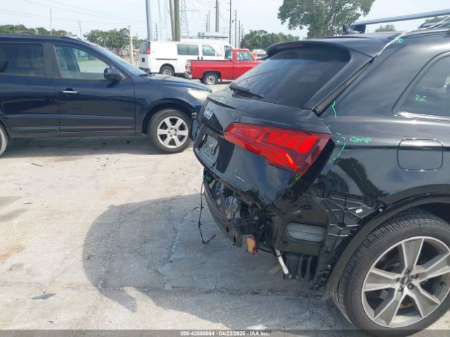 WA1CNAFY2K2018518 Audi Q5 45 Premium