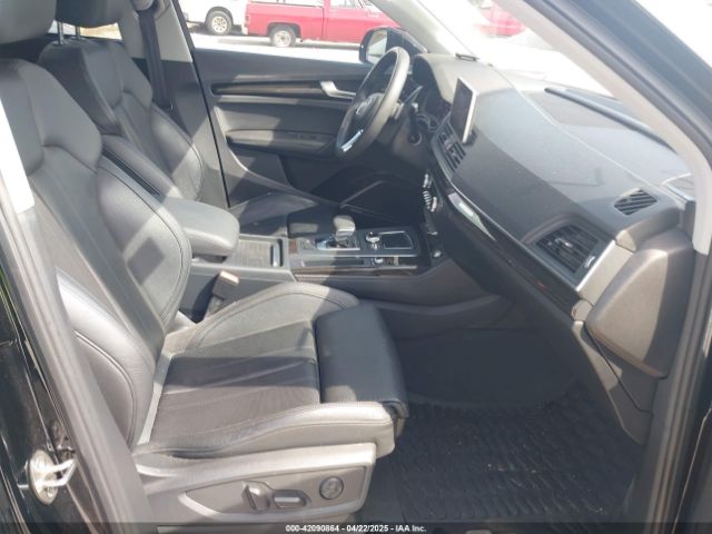 WA1CNAFY2K2018518 Audi Q5 45 Premium
