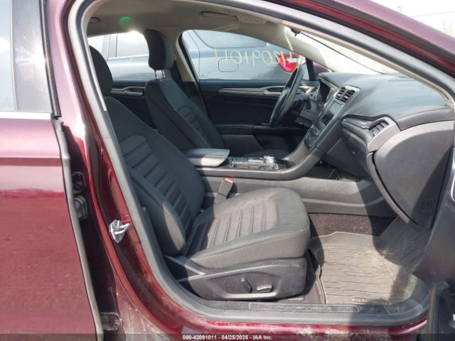 3FA6P0HDXHR350377 Ford FUSION SE