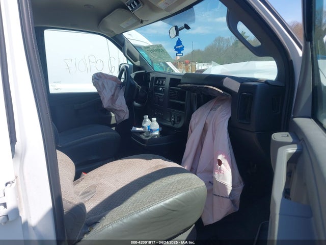 1GAWGFFGXH1343216 Chevrolet Express 2500 Lt