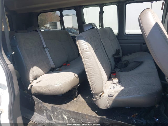 1GAWGFFGXH1343216 Chevrolet Express 2500 Lt