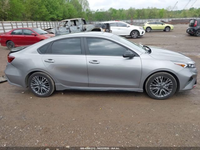 3KPF54AD6PE578979 KIA Forte Gt-line