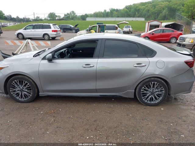 3KPF54AD6PE578979 KIA Forte Gt-line