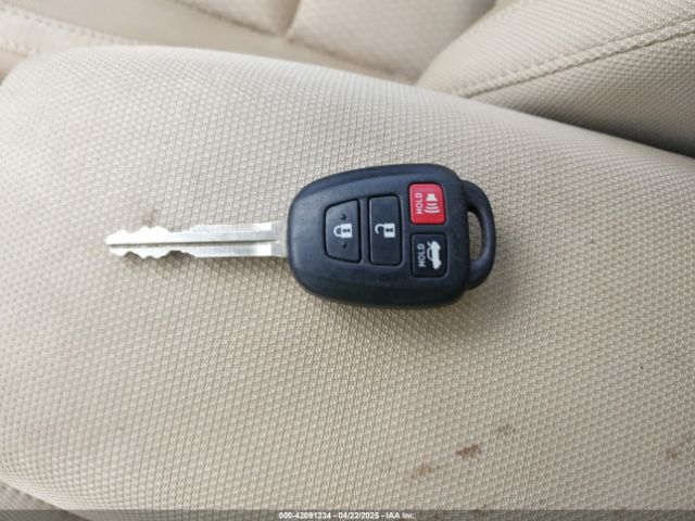 2T1BURHE4HC806295 Toyota COROLLA LE