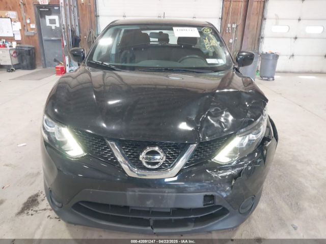JN1BJ1CR8HW142453 Nissan Rogue Sport S