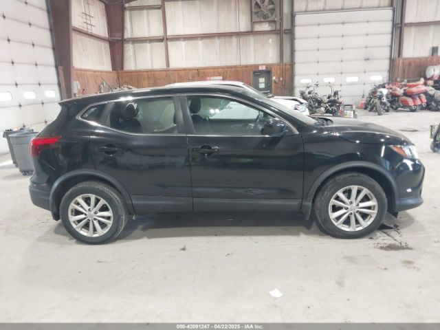 JN1BJ1CR8HW142453 Nissan Rogue Sport S