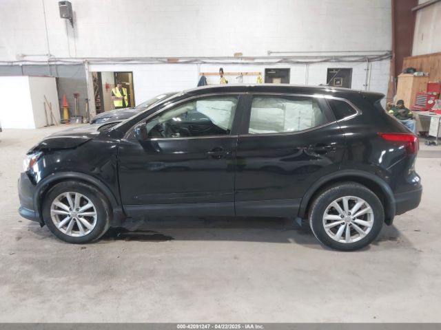 JN1BJ1CR8HW142453 Nissan Rogue Sport S