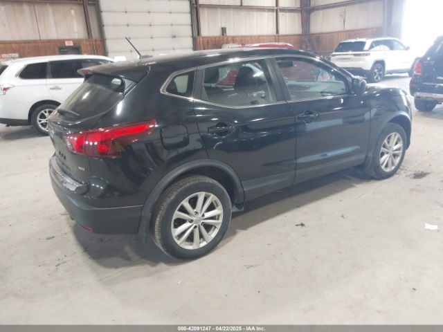JN1BJ1CR8HW142453 Nissan Rogue Sport S