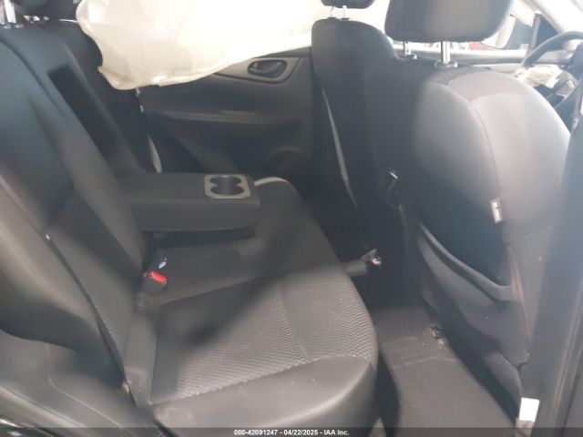 JN1BJ1CR8HW142453 Nissan Rogue Sport S