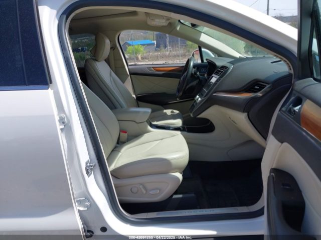 5LMCJ2D90JUL14751 Lincoln MKC SELECT