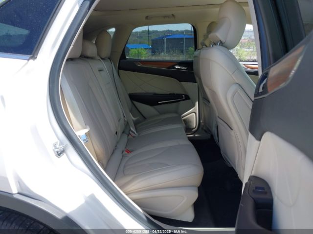 5LMCJ2D90JUL14751 Lincoln MKC SELECT