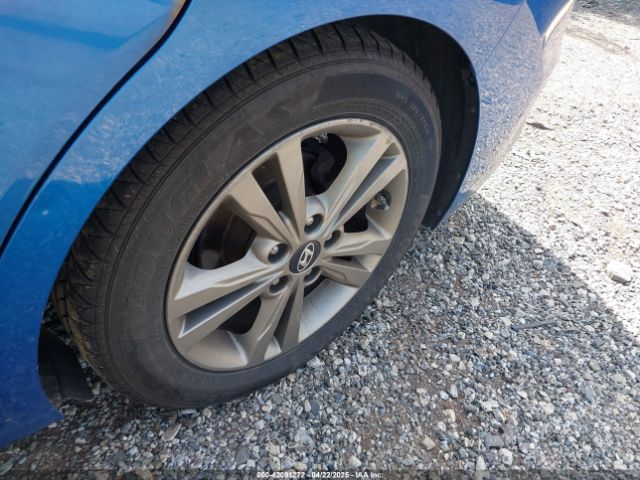 5NPD84LF3JH318796 Hyundai ELANTRA SEL