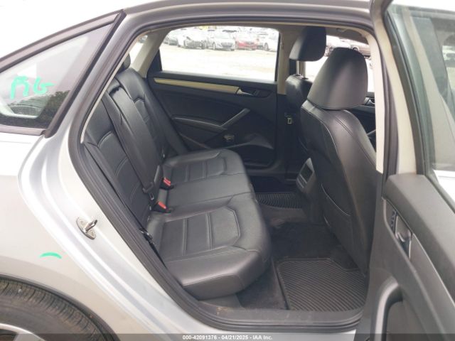 1VWAT7A32FC003645 Volkswagen Passat 1.8t Wolfsburg Edition