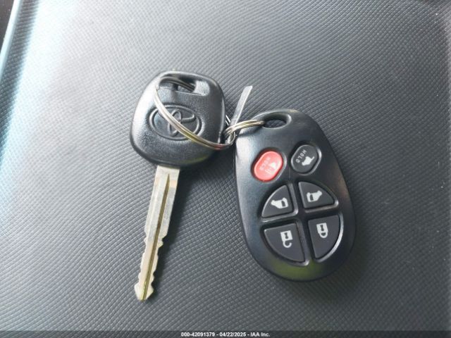 5TDYK3DC9ES413283 Toyota Sienna Xle V6 8 Passenger
