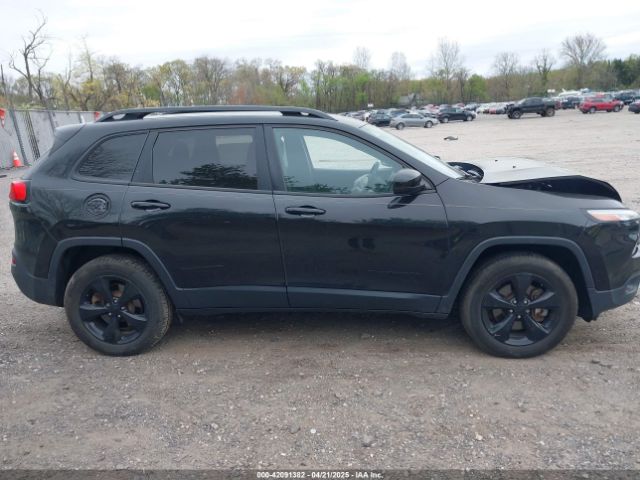 1C4PJMCB7JD555019 Jeep Cherokee Latitude 4x4