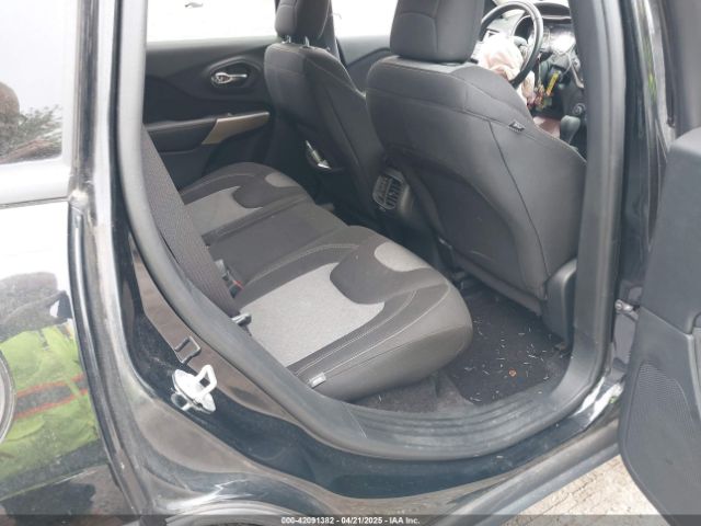 1C4PJMCB7JD555019 Jeep Cherokee Latitude 4x4