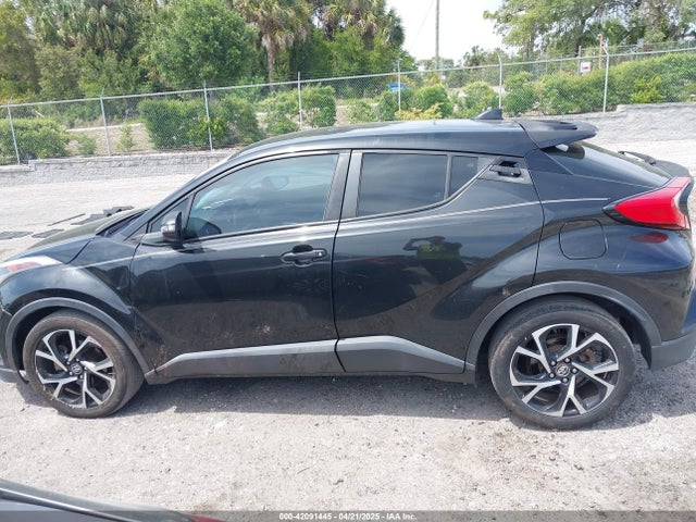 Toyota C-HR XLE 2018 NMTKHMBX0JR008423 Image 14