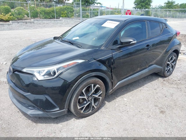 Toyota C-HR XLE 2018 NMTKHMBX0JR008423 Image 2