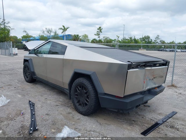 2024 TESLA CYBERTRUCK 7G2CEHED5RA001548 Photo 2