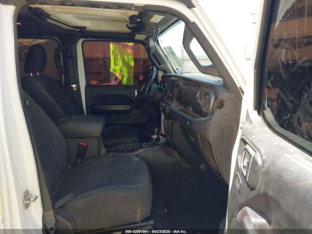 1C4HJXDG8JW127299 Jeep Wrangler Unlimited Sport S 4x4