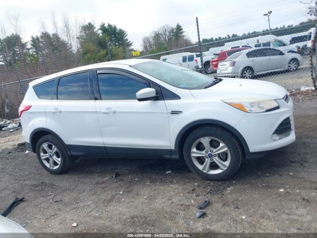 1FMCU9GX0EUC01398 Ford ESCAPE SE