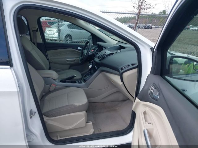 1FMCU9GX0EUC01398 Ford ESCAPE SE