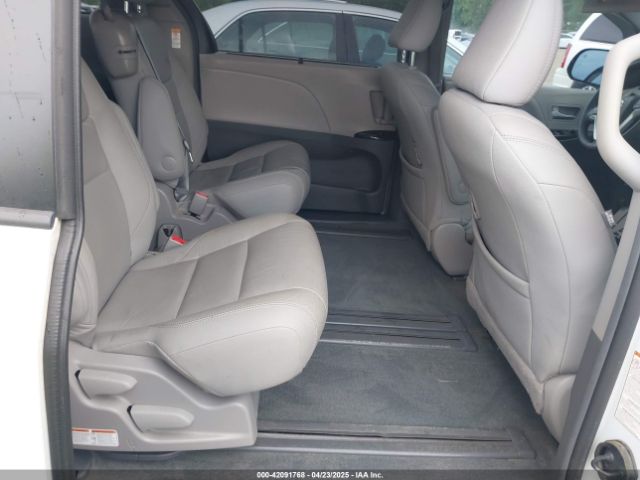 5TDYZ3DC4HS847398 Toyota Sienna Xle 8 Passenger