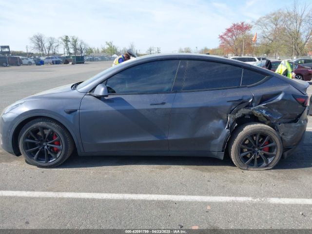 7SAYGDEF3NF374519 Tesla Model Y Performance Dual Motor All-wheel Drive