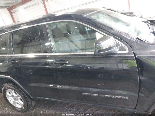 1C4RJFAG3HC624453 Jeep Grand Cherokee Laredo 4x4