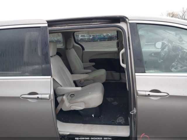 2C4RC1DG5HR536715 Chrysler Pacifica Touring