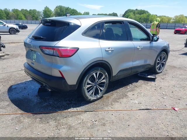 1FMCU0G62NUB87670 Ford ESCAPE SE