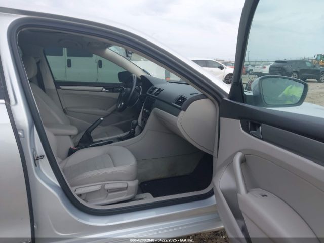 1VWBT7A36FC010179 Volkswagen Passat 1.8t Se