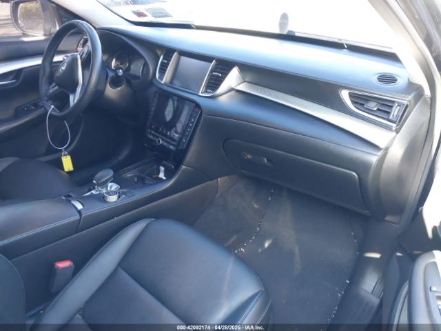 3PCAJ5M33KF148215 Infiniti Qx50 Luxe