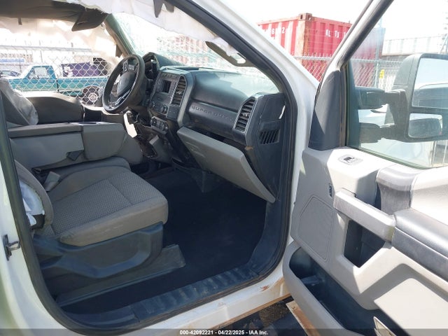 1FT7W2BT7KEF33758 Ford F-250 Xlt