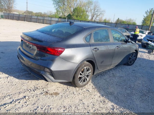 3KPF24AD6NE500692 KIA Forte Lxs