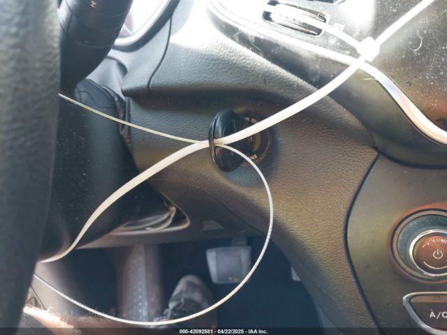 1C4PJLCB3KD175557 Jeep Cherokee Latitude Fwd