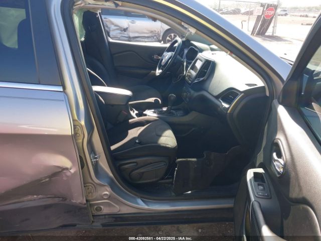 1C4PJLCB3KD175557 Jeep Cherokee Latitude Fwd