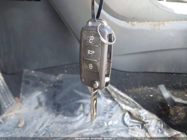 3VW517AT4GM806853 Volkswagen Beetle 1.8t S