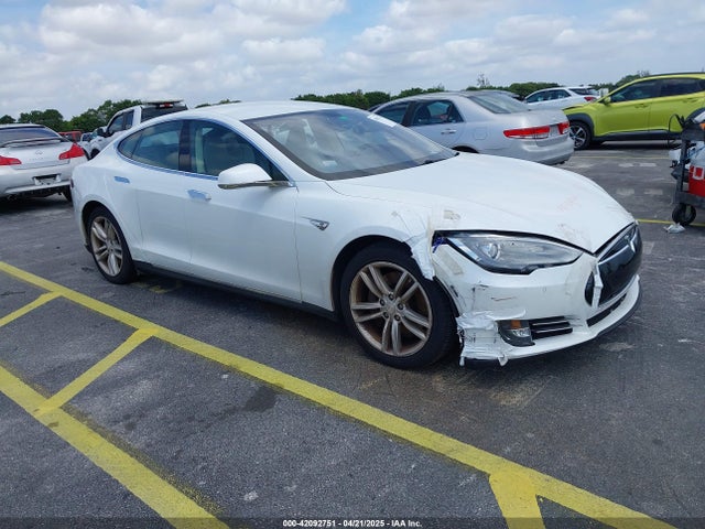 2013 TESLA MODEL S 5YJSA1CN2DFP17316 Photo 0