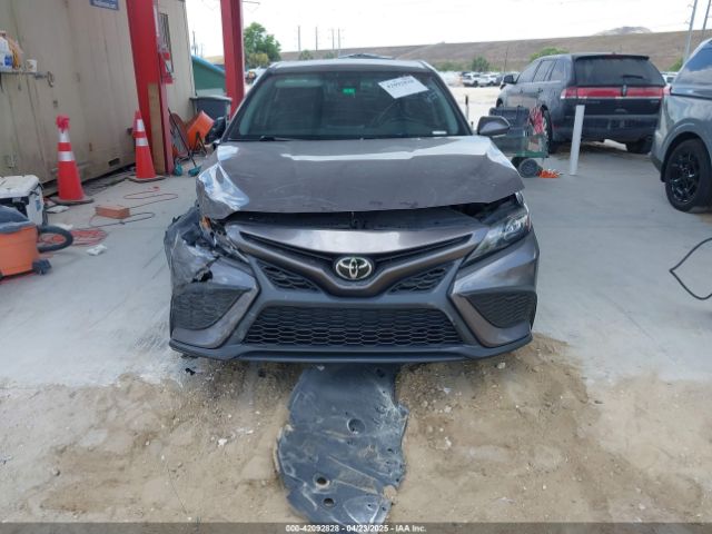4T1T11AK6NU639527 Toyota CAMRY SE