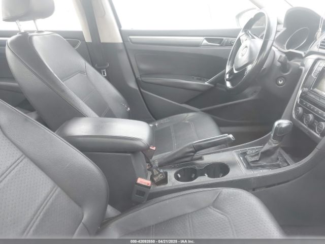 1VWAT7A37GC042880 Volkswagen Passat 1.8t R-line