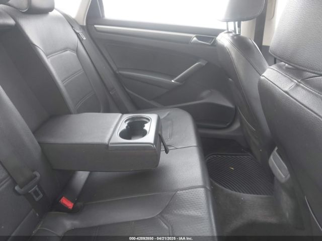 1VWAT7A37GC042880 Volkswagen Passat 1.8t R-line