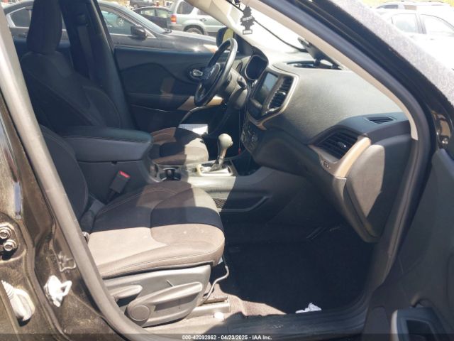 1C4PJLCB1HW596240 Jeep Cherokee Latitude Fwd