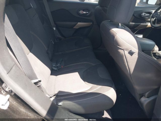 1C4PJLCB1HW596240 Jeep Cherokee Latitude Fwd