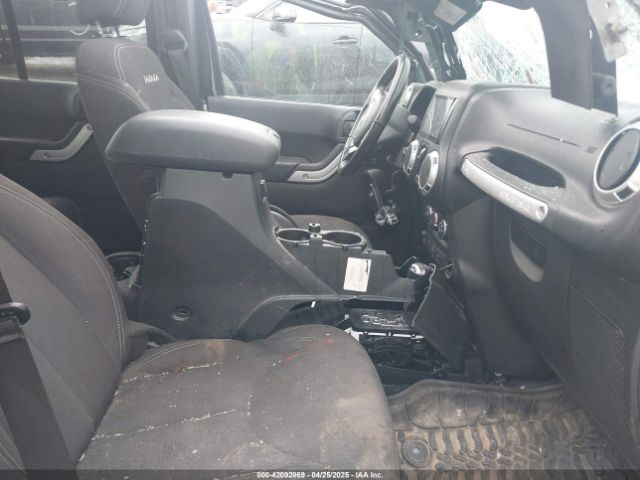 1C4BJWEG1HL721307 Jeep Wrangler Unlimited Sahara 4x4