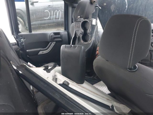 1C4BJWEG1HL721307 Jeep Wrangler Unlimited Sahara 4x4