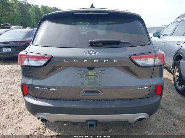 1FMCU9J91NUB87215 Ford Escape Titanium