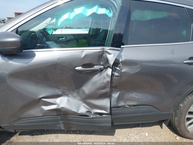 1FMCU9J91NUB87215 Ford Escape Titanium