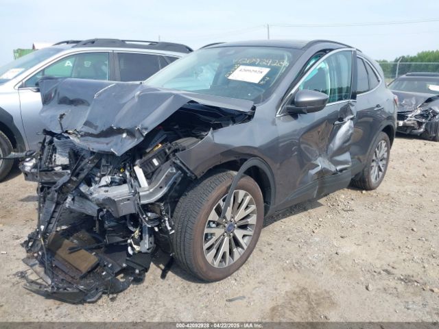 1FMCU9J91NUB87215 Ford Escape Titanium