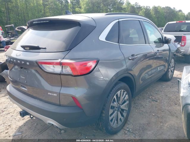 1FMCU9J91NUB87215 Ford Escape Titanium
